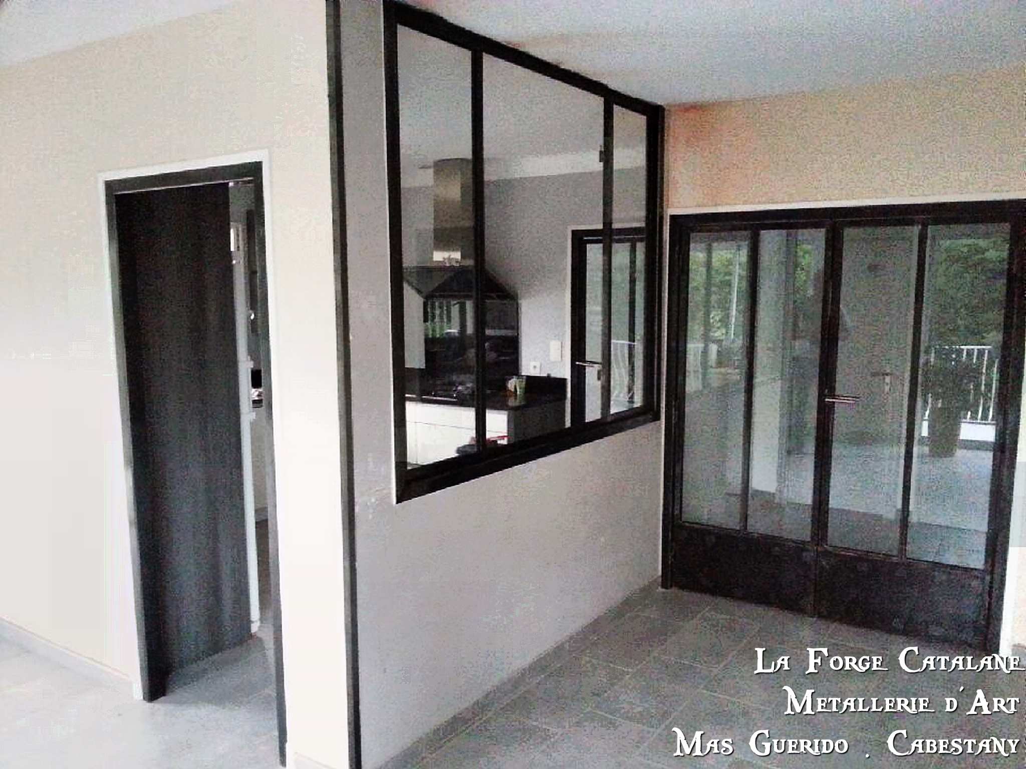 verriere fixe avec capotage fer forge catalane cabestany.jpg